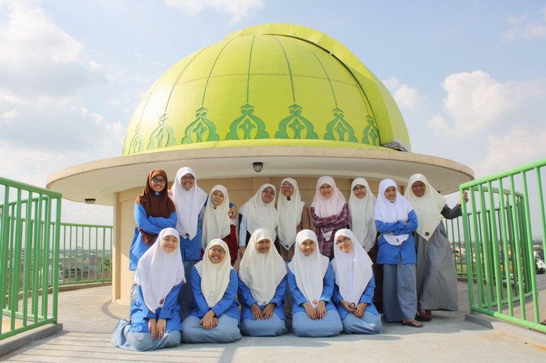 Observatorium Assalaam bersama para santriwati
